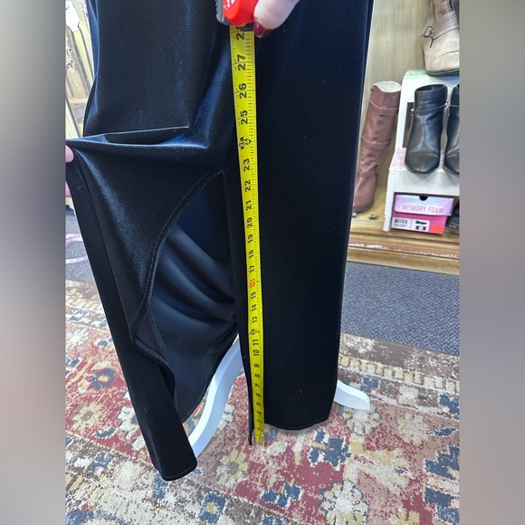Hugo Buscati Elegant Black velvet gown EXCELLENT CONDITION!A bit stretchy Sz Med - Picture 7 of 10